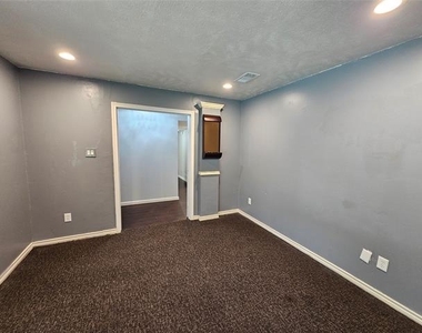 216 Wesley Drive - Photo Thumbnail 17