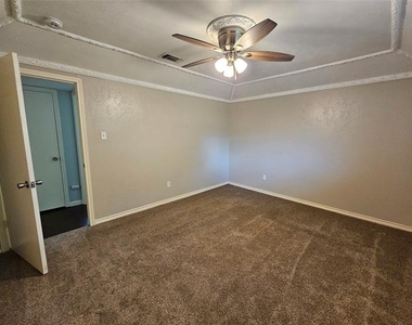 216 Wesley Drive - Photo Thumbnail 14
