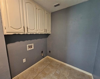 216 Wesley Drive - Photo Thumbnail 21