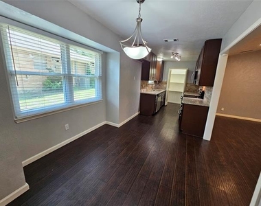 216 Wesley Drive - Photo Thumbnail 2