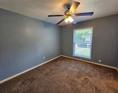216 Wesley Drive - Photo Thumbnail 32
