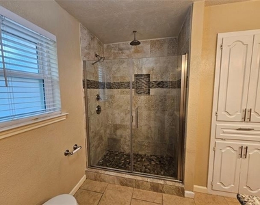 216 Wesley Drive - Photo Thumbnail 23