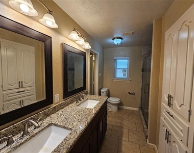 216 Wesley Drive - Photo Thumbnail 11