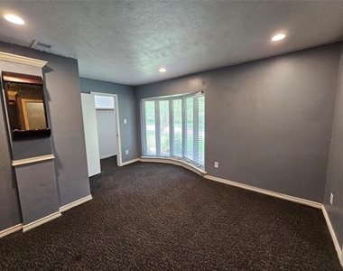 216 Wesley Drive - Photo Thumbnail 16