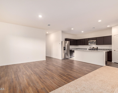 19585 W Annika Drive - Photo Thumbnail 7