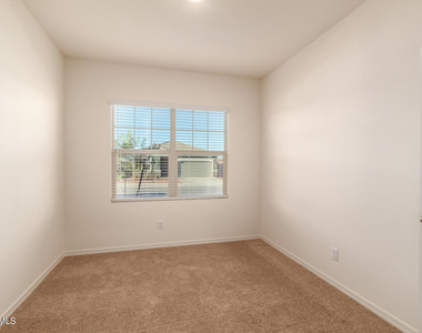 19585 W Annika Drive - Photo Thumbnail 14