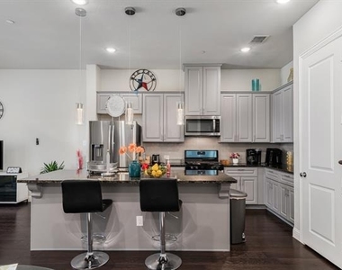 1526 Windermere Way - Photo Thumbnail 10
