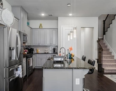 1526 Windermere Way - Photo Thumbnail 9