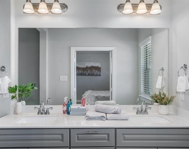 1526 Windermere Way - Photo Thumbnail 16