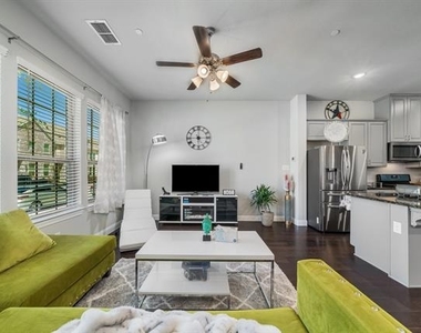 1526 Windermere Way - Photo Thumbnail 4