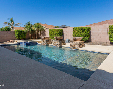 2324 W Blaylock Drive W - Photo Thumbnail 7