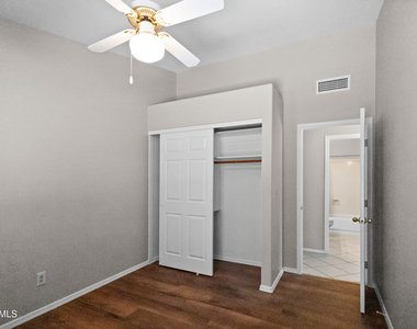 1214 E Beverly Lane - Photo Thumbnail 18