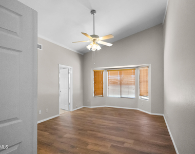 1214 E Beverly Lane - Photo Thumbnail 12