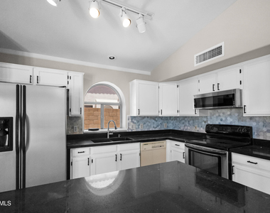 1214 E Beverly Lane - Photo Thumbnail 10