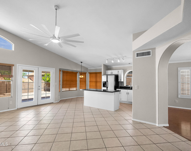 1214 E Beverly Lane - Photo Thumbnail 7