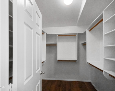 1214 E Beverly Lane - Photo Thumbnail 16