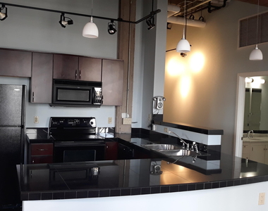 114 W Adams Street - Photo Thumbnail 3