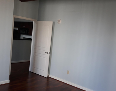 114 W Adams Street - Photo Thumbnail 18