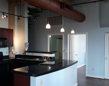 114 W Adams Street - Photo Thumbnail 2