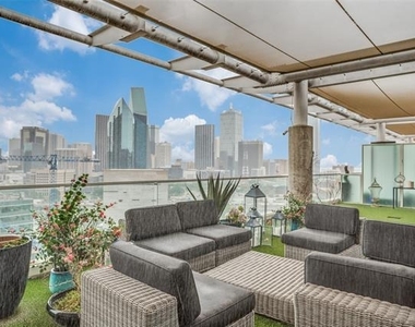 2408 Victory Park Lane - Photo Thumbnail 13