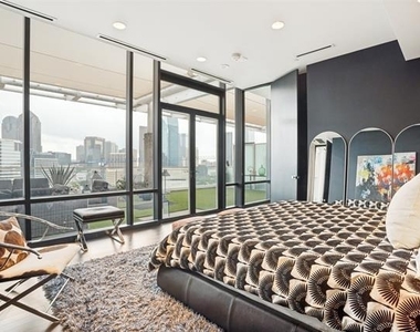 2408 Victory Park Lane - Photo Thumbnail 7