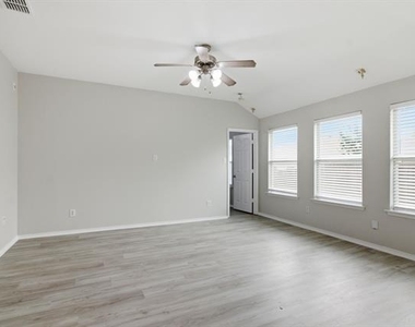 3804 Verde Drive - Photo Thumbnail 8