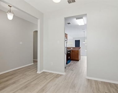 3804 Verde Drive - Photo Thumbnail 5