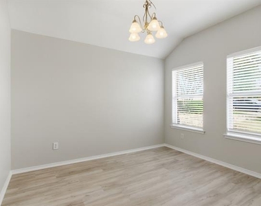 3804 Verde Drive - Photo Thumbnail 4