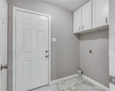 3800 Van Deman Drive - Photo Thumbnail 13