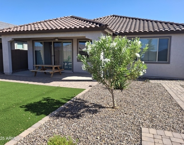 1536 W Corral Road - Photo Thumbnail 12