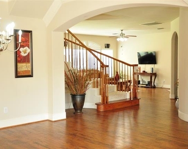 1312 Valley Vista Drive - Photo Thumbnail 2
