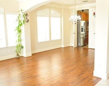 1312 Valley Vista Drive - Photo Thumbnail 6