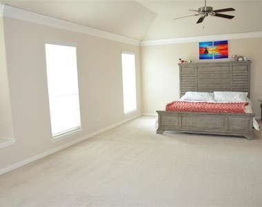 1312 Valley Vista Drive - Photo Thumbnail 14