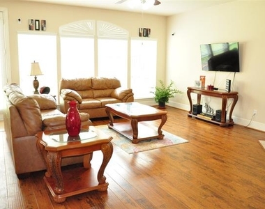 1312 Valley Vista Drive - Photo Thumbnail 3