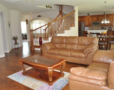 1312 Valley Vista Drive - Photo Thumbnail 7