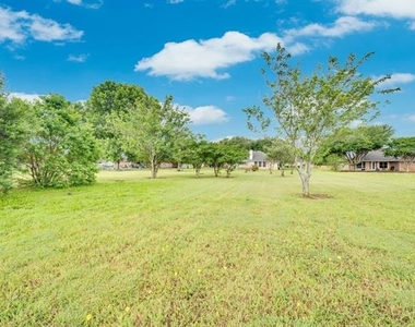 209 Alesha Road - Photo Thumbnail 3