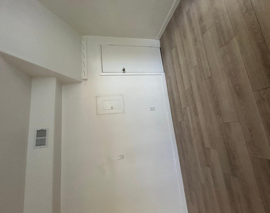 5908 W Myrtle Avenue - Photo Thumbnail 13