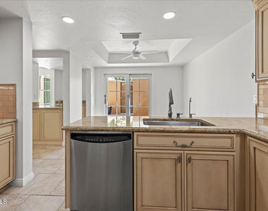4327 N 69th Way - Photo Thumbnail 14