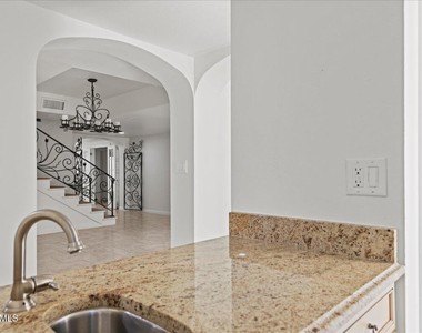 4327 N 69th Way - Photo Thumbnail 3