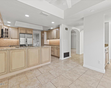 4327 N 69th Way - Photo Thumbnail 2