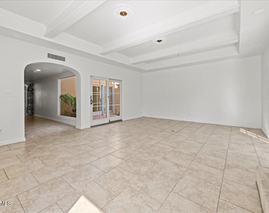 4327 N 69th Way - Photo Thumbnail 10