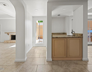 4327 N 69th Way - Photo Thumbnail 7