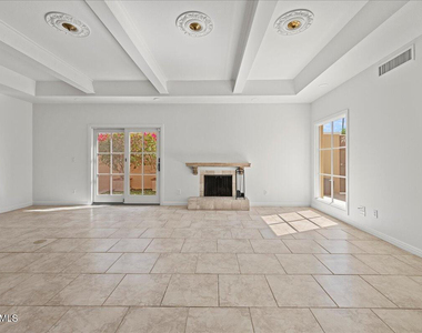 4327 N 69th Way - Photo Thumbnail 6
