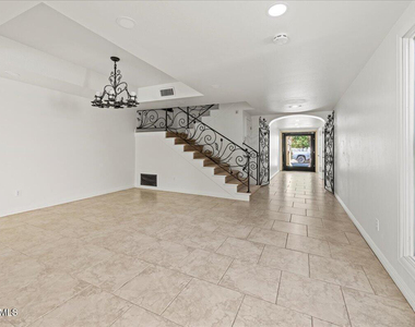4327 N 69th Way - Photo Thumbnail 9