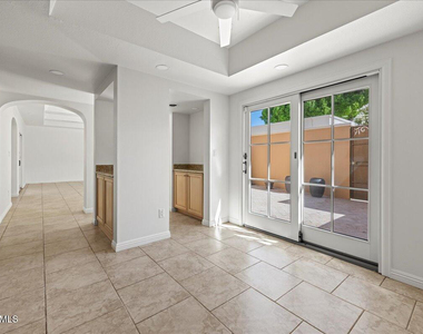 4327 N 69th Way - Photo Thumbnail 11