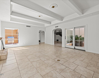 4327 N 69th Way - Photo Thumbnail 1