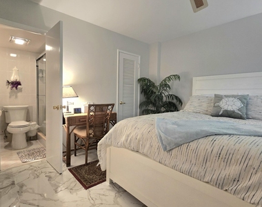 1161 Hillsboro Mile - Photo Thumbnail 32