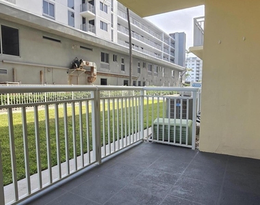 1161 Hillsboro Mile - Photo Thumbnail 39