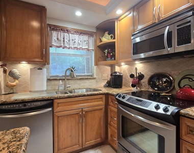 1161 Hillsboro Mile - Photo Thumbnail 1