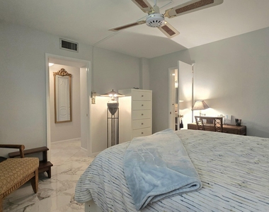 1161 Hillsboro Mile - Photo Thumbnail 34